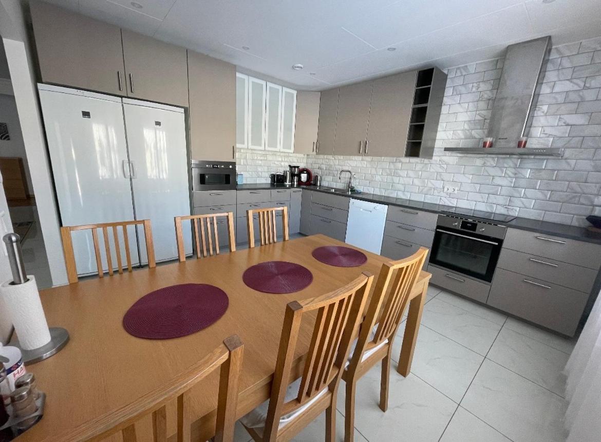 Villa Beautiful Terraced House With Private Parking Sandviken Exterior foto